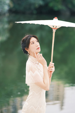 舔手指的样子可真骚